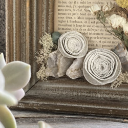 Cadre vintage fleuri ocre-rouge