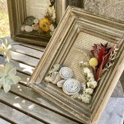 Cadre vintage fleuri ocre-rouge